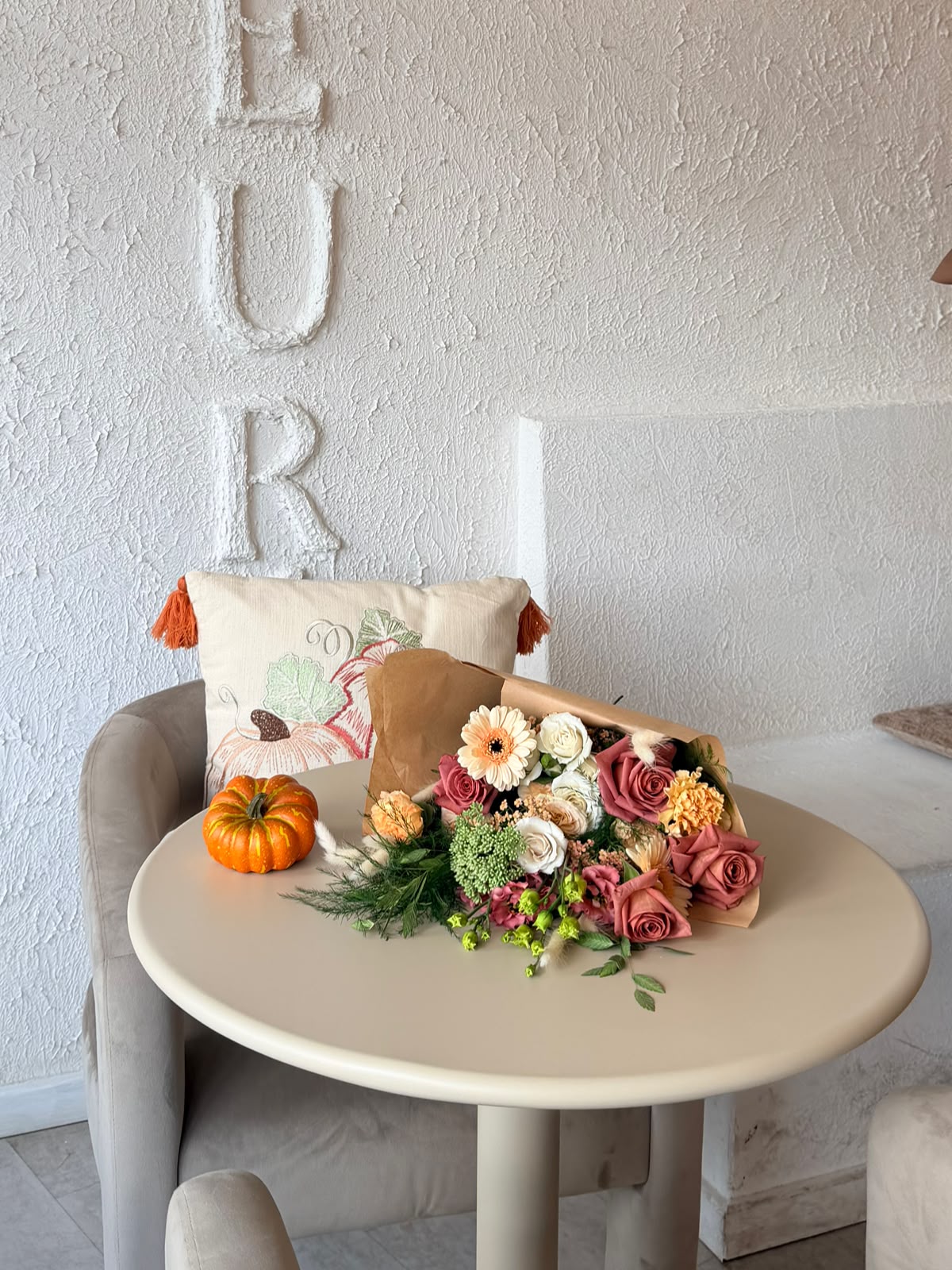 Autumn blush handtie